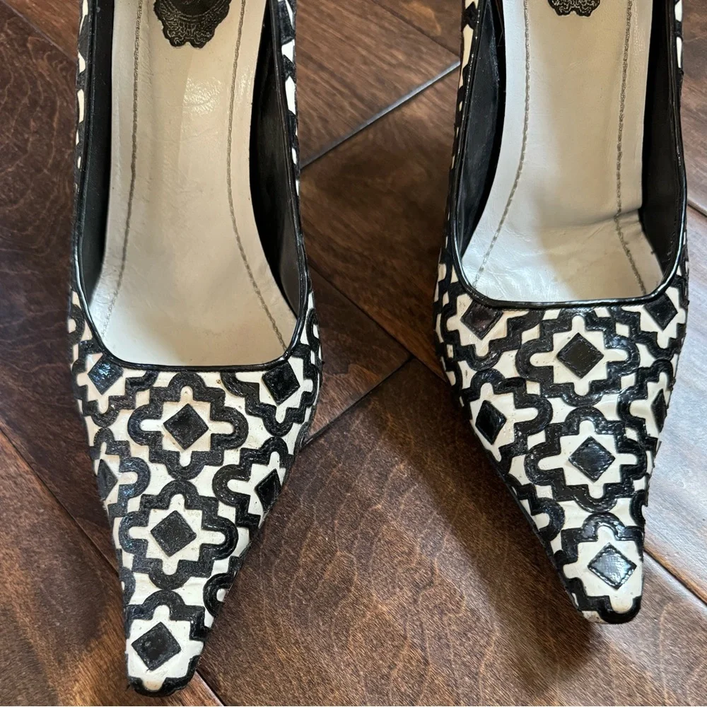 Rene Caovilla White and Black Geometric Print Pumps 40 - Picture 9 of 10